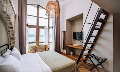 Loft Room with Bathtub